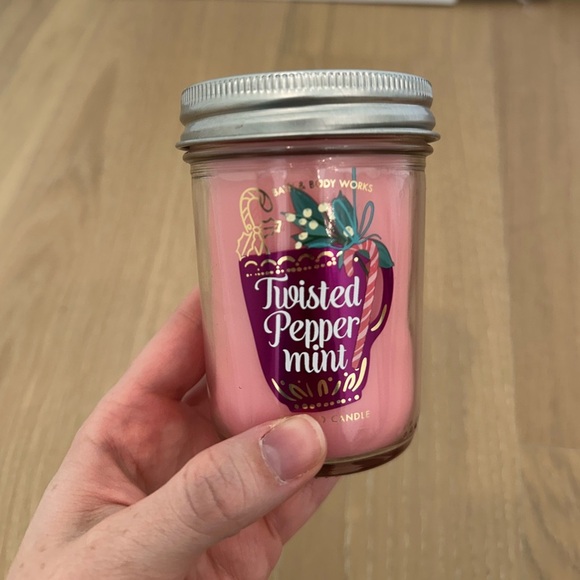 Bath and Body Works Twisted Peppermint 1 wick Candle Pink Winter Holiday Vanilla - Picture 2 of 8